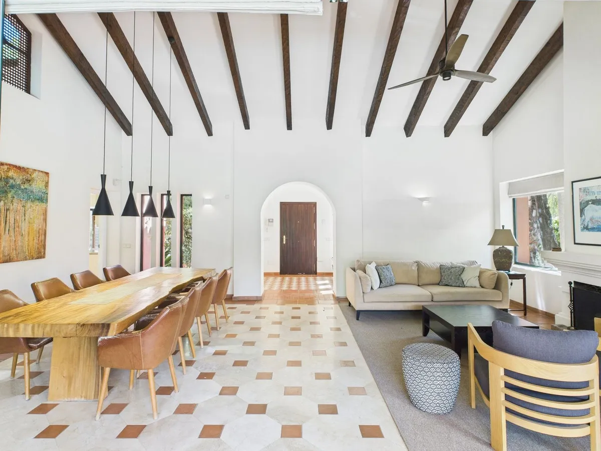 03dd0fd3-dc49-44e2-ba4a-a31f15f0105c