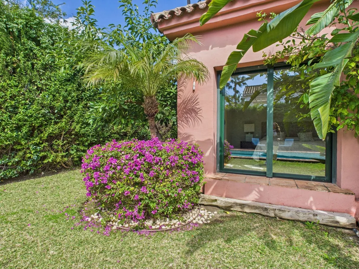 4a8a35ac-d25a-4f65-a951-7b9ce28273e3