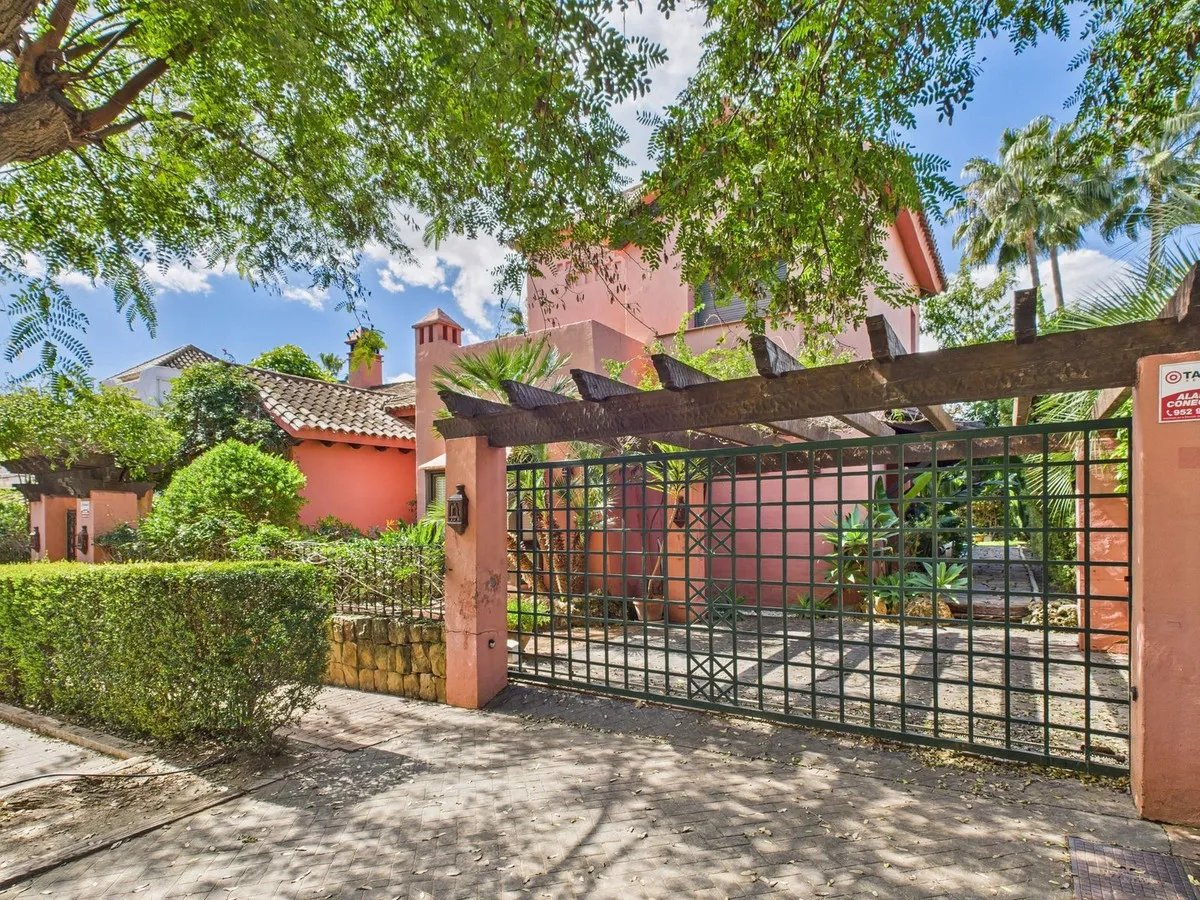 acf8eb24-019d-4520-9a62-a83f8a73201d