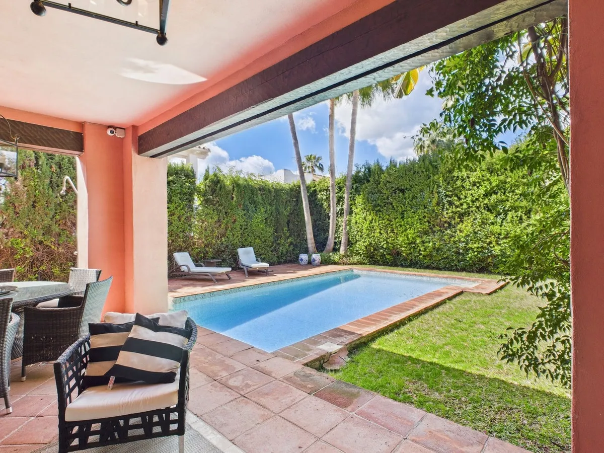 b34060ab-b1b3-4f8e-ae50-c04a3ec57d79