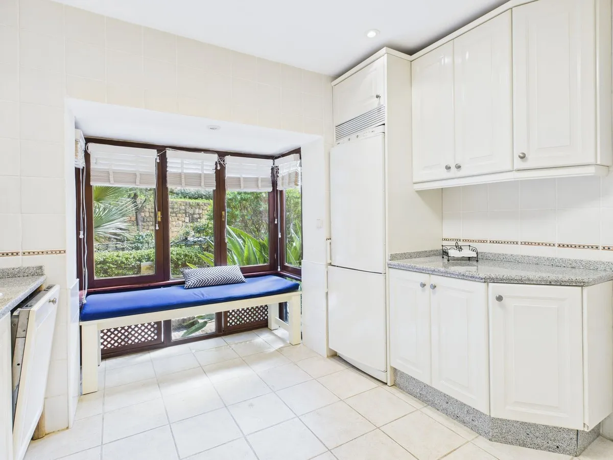 e967f3a3-090b-49b4-9773-a01d7cf556c1