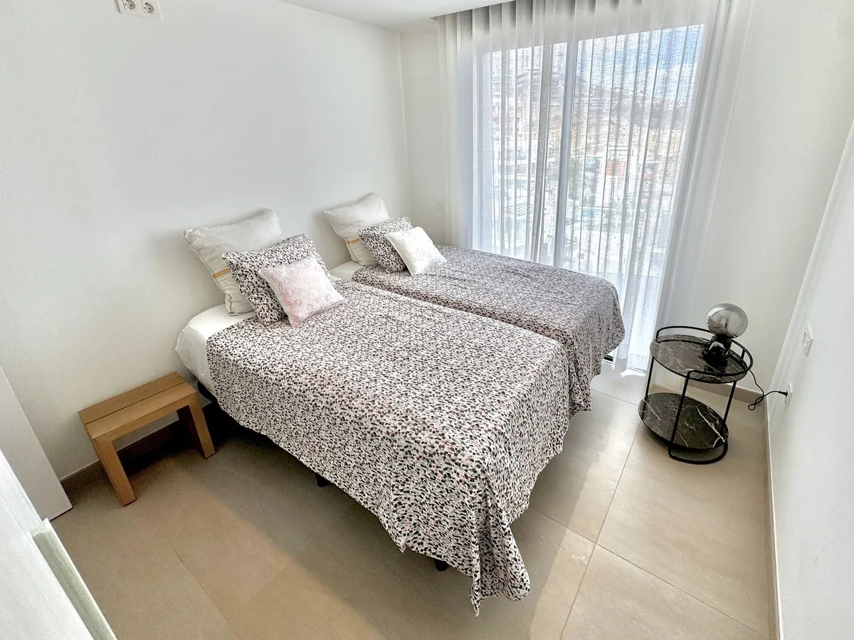 b3f7d80c-c4c0-40d9-b764-2abedfdbb8fd