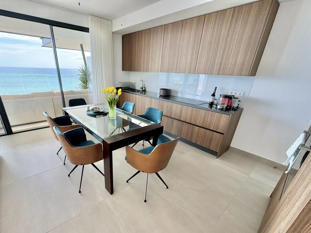 e0054cc3-69a2-49d6-9ea0-418b874f4131