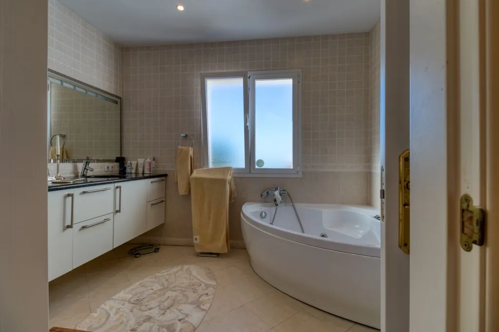 3dc8de48-04e6-4a7c-9d88-dce3b0e293c8