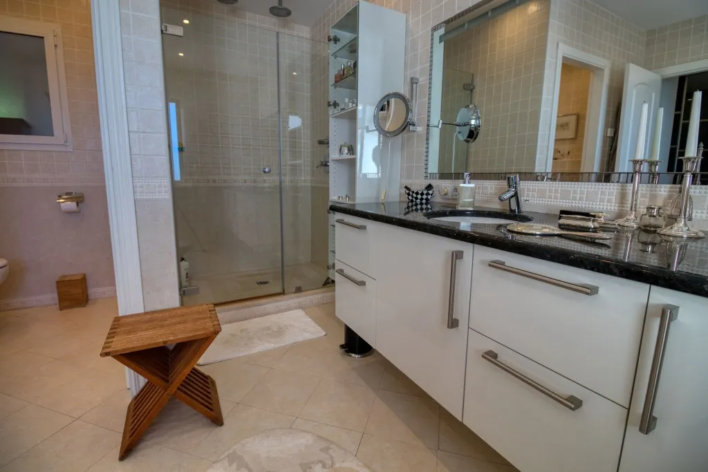 c211f212-a3f3-4992-ab8e-58a1419d4f53