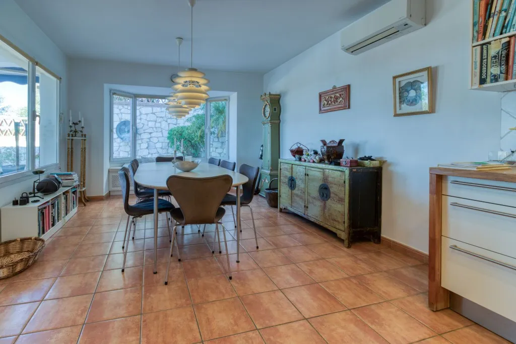 f9baf200-8894-4fb3-9dba-6787c78fc403