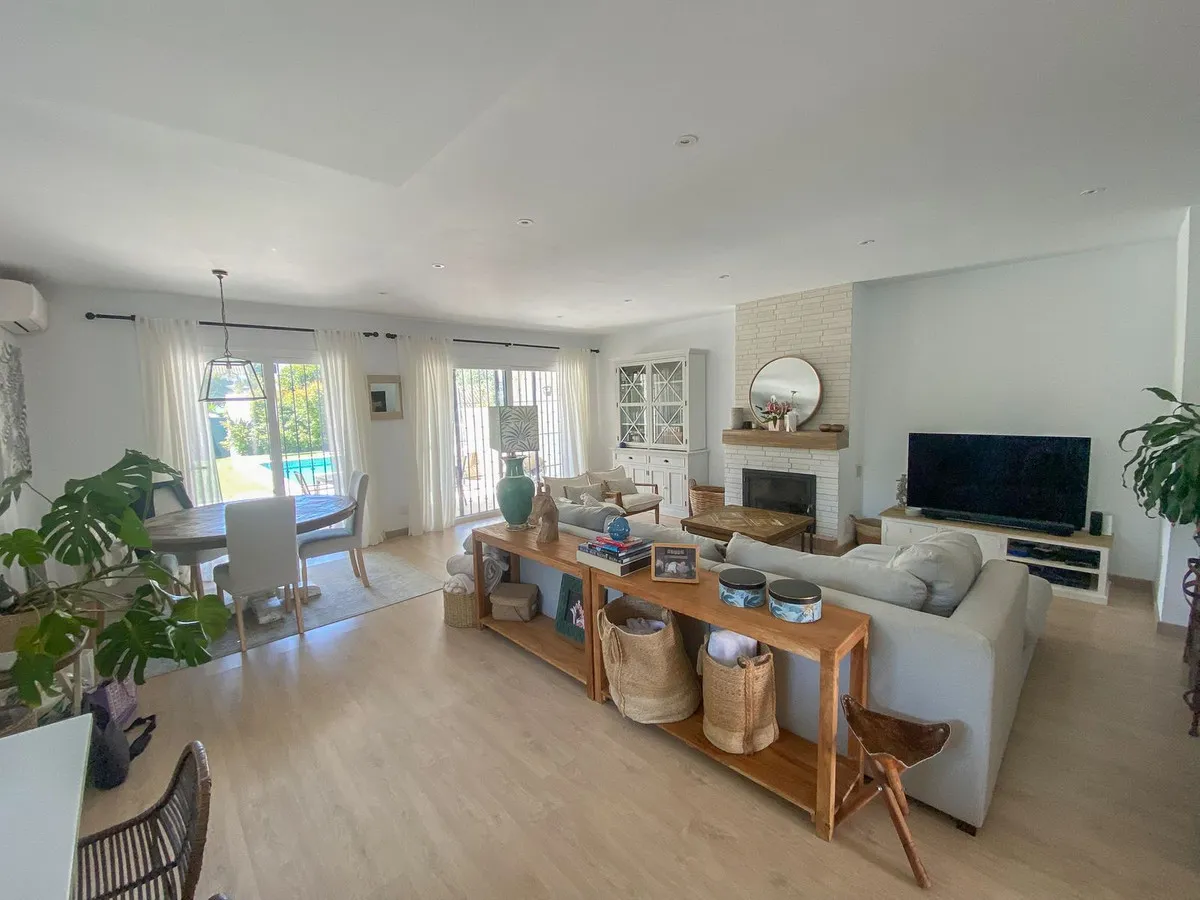 2c12802f-e4dc-439a-9fea-6467cb0cecc2