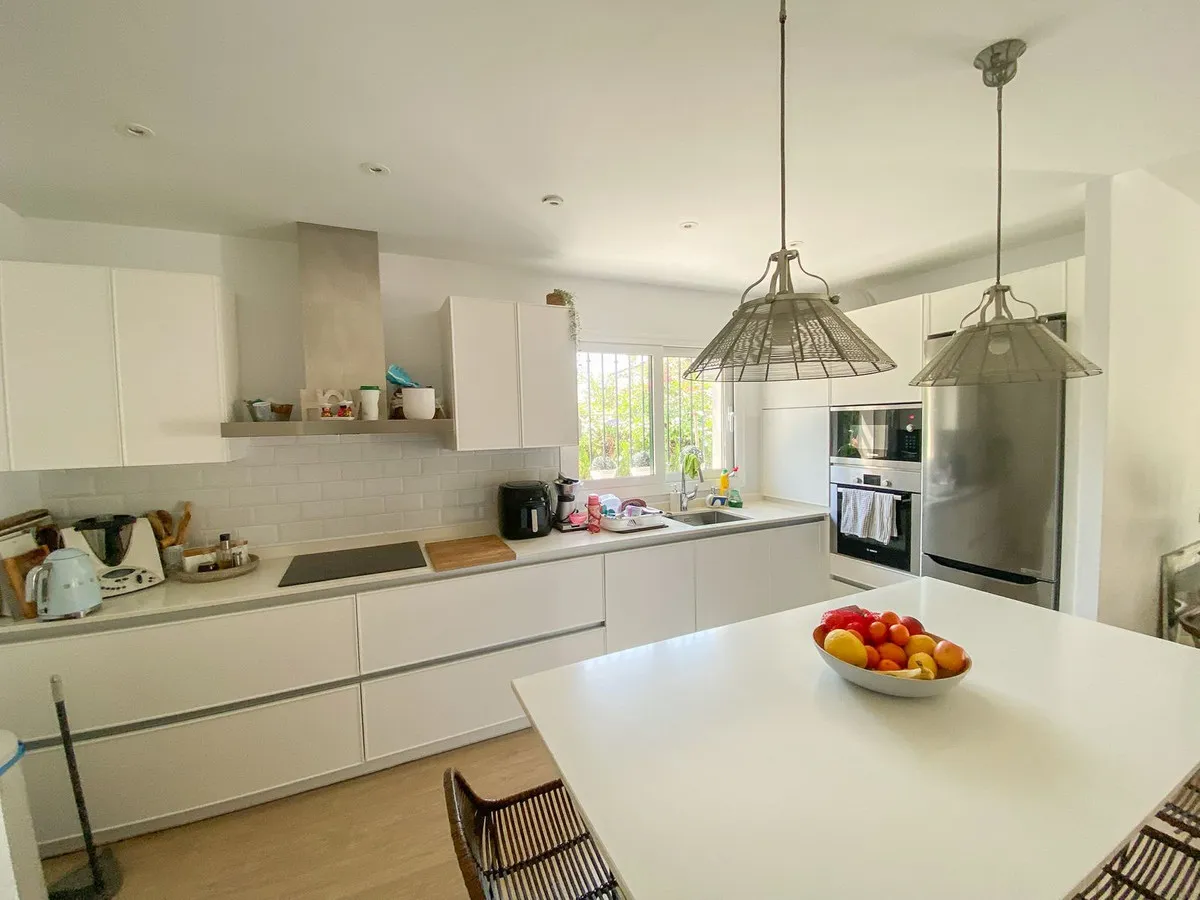 e456b93f-a9e8-4f28-959d-2fb03766312d