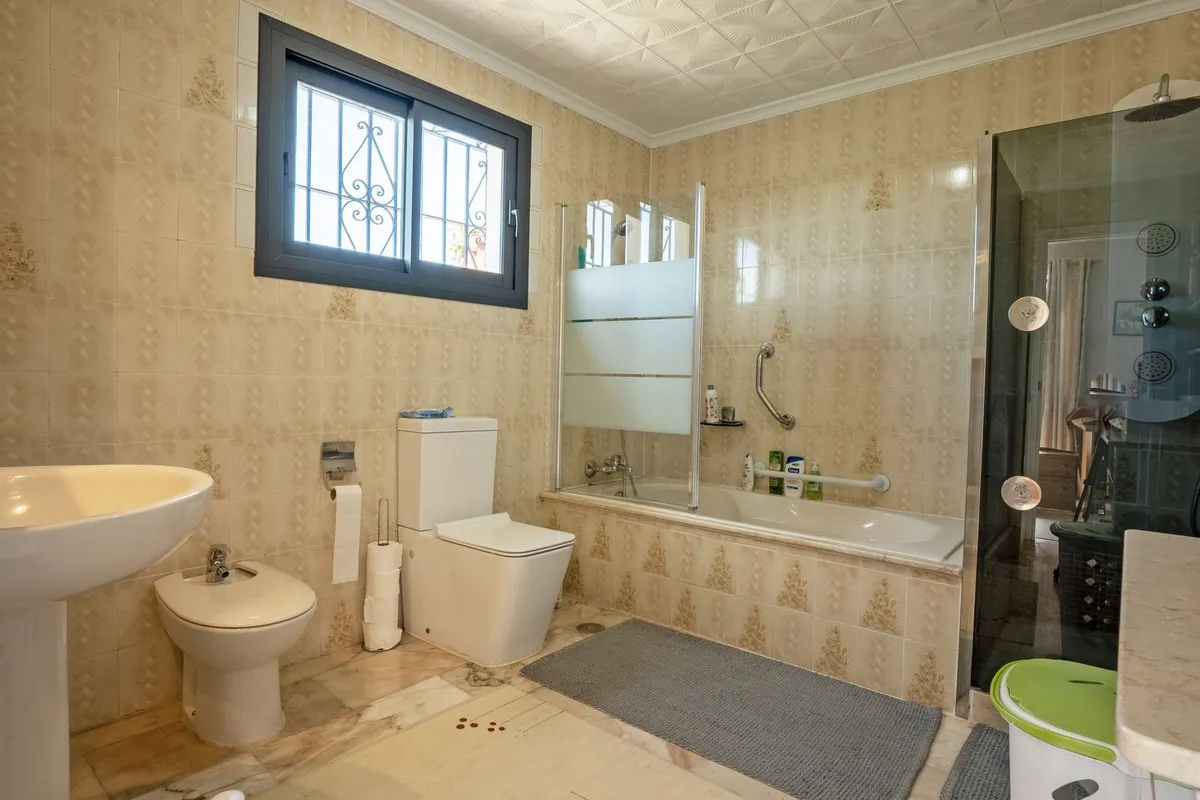 2412e130-6c3a-4fdc-b590-e6bc35ae1c6e