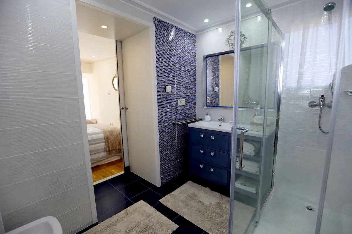 e70cfd69-977e-4d6e-b82f-2b026f7b53fc