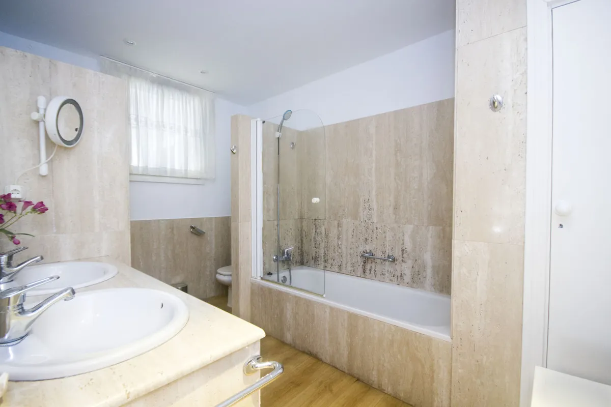 9ca42585-7841-4289-82da-8b6f16ffb8b4