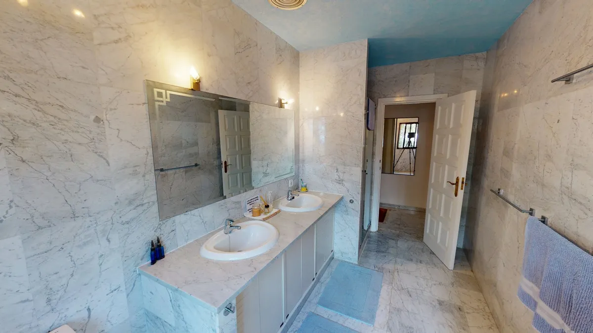 869da13f-3902-4cf9-9137-c9657bf4384e