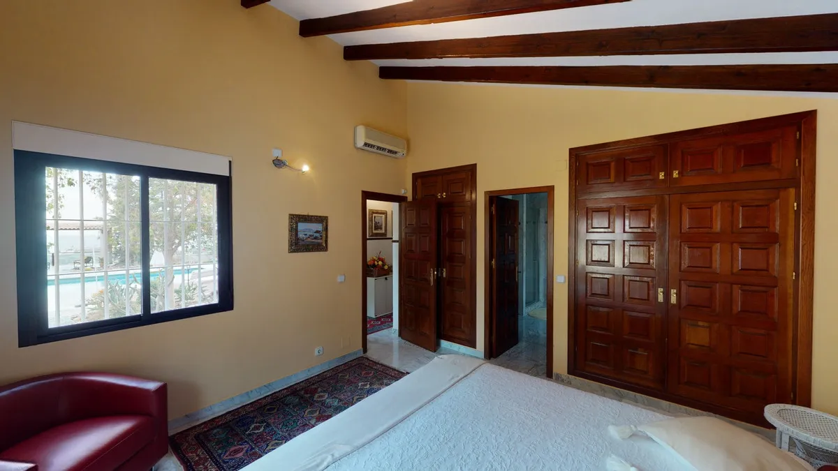 c2176974-af8d-455d-a679-b5bc7aa3eafc