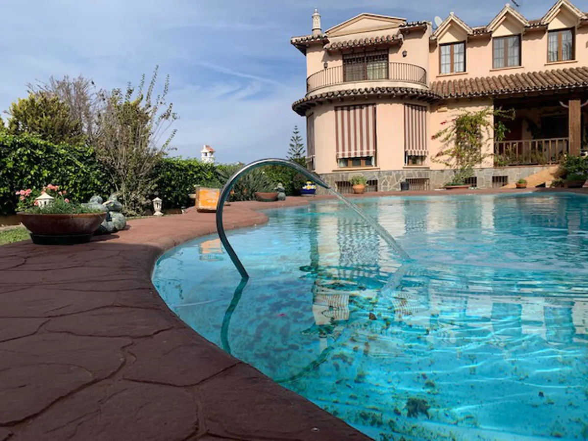 1a28b302-85d8-499c-a97e-233deb0b47da