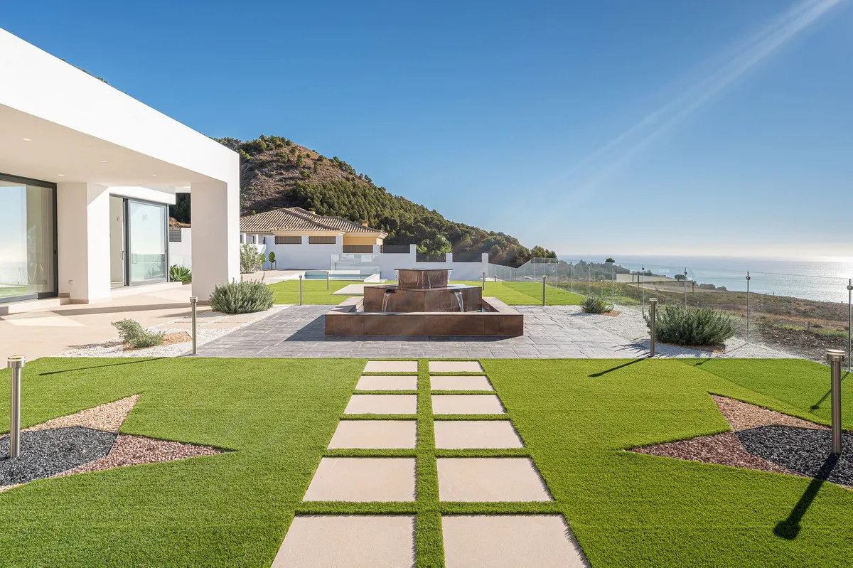 050d419f-ac9d-47cb-bea2-a2e81bfa7017