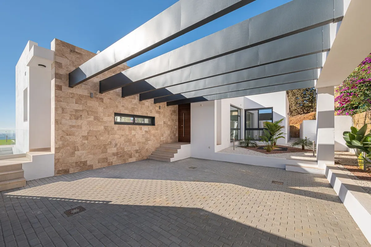 351b5f57-f3a3-4403-90ba-9f3b212ad469