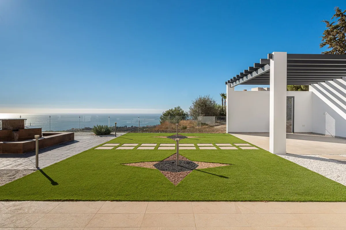 7e93d6d8-60f9-4a4c-a3f0-caf928278af7