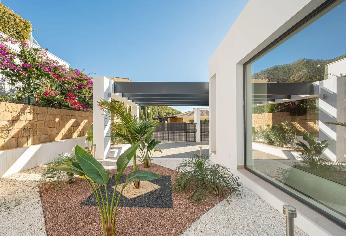 98694a54-ce6a-4e12-8ef9-1413a892dda7