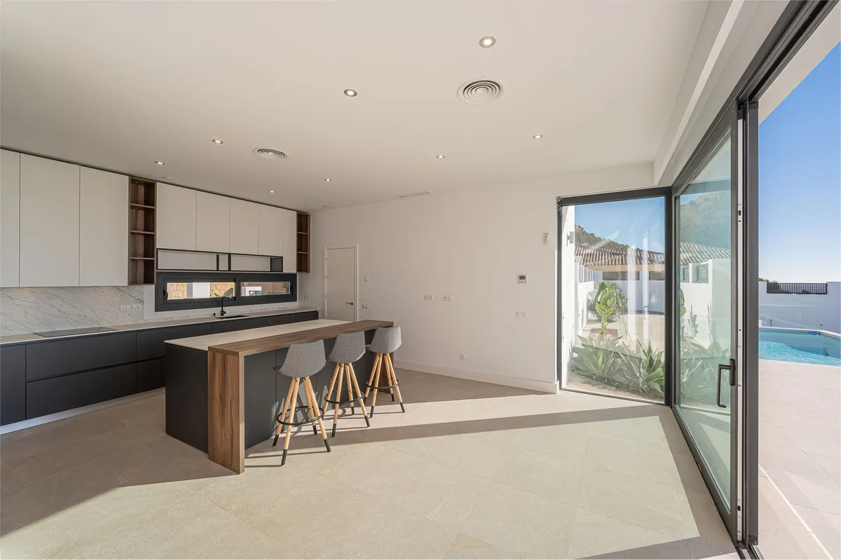 edbe5348-6dde-4e11-8cb1-5c00d7ab39bb