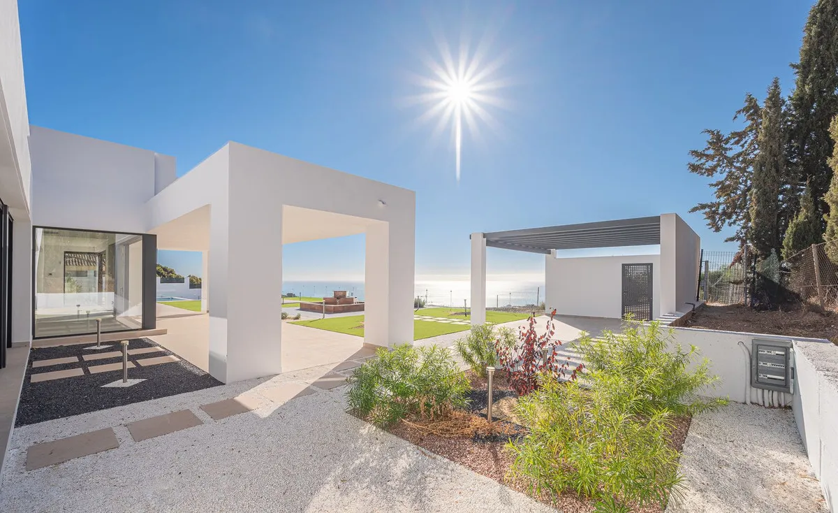 f585c149-c94c-44c3-8596-9577abb49c2a