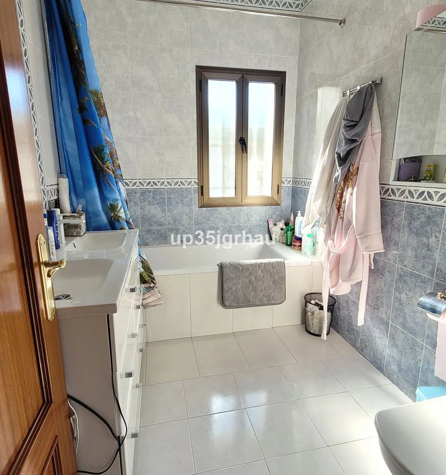 4c869089-cbe1-41d7-8373-139ee54b1228