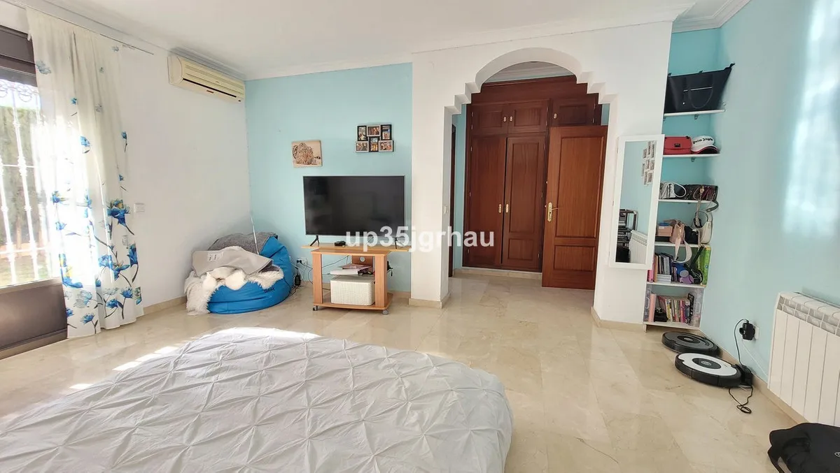 f90fe783-5452-454c-9f70-59a28a84c02b