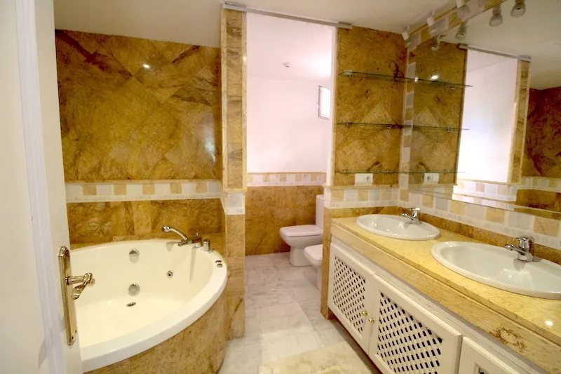 a0c92075-68b3-482b-b7ab-4fba25d5bed9