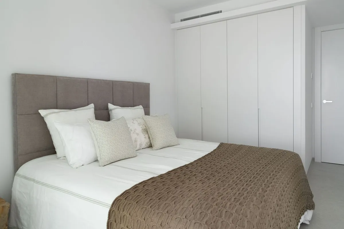 02e497ab-e33a-406d-a4f8-811e5dbfc8da