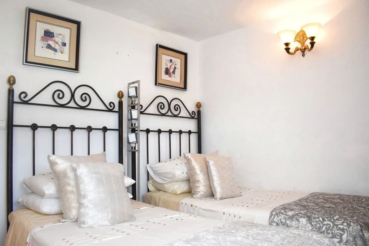 8ba2f773-c7ca-4dd0-bccc-04281367b8cf