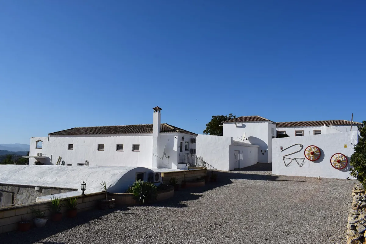 c982cada-16ba-4cd7-be7d-b5df9a45de85