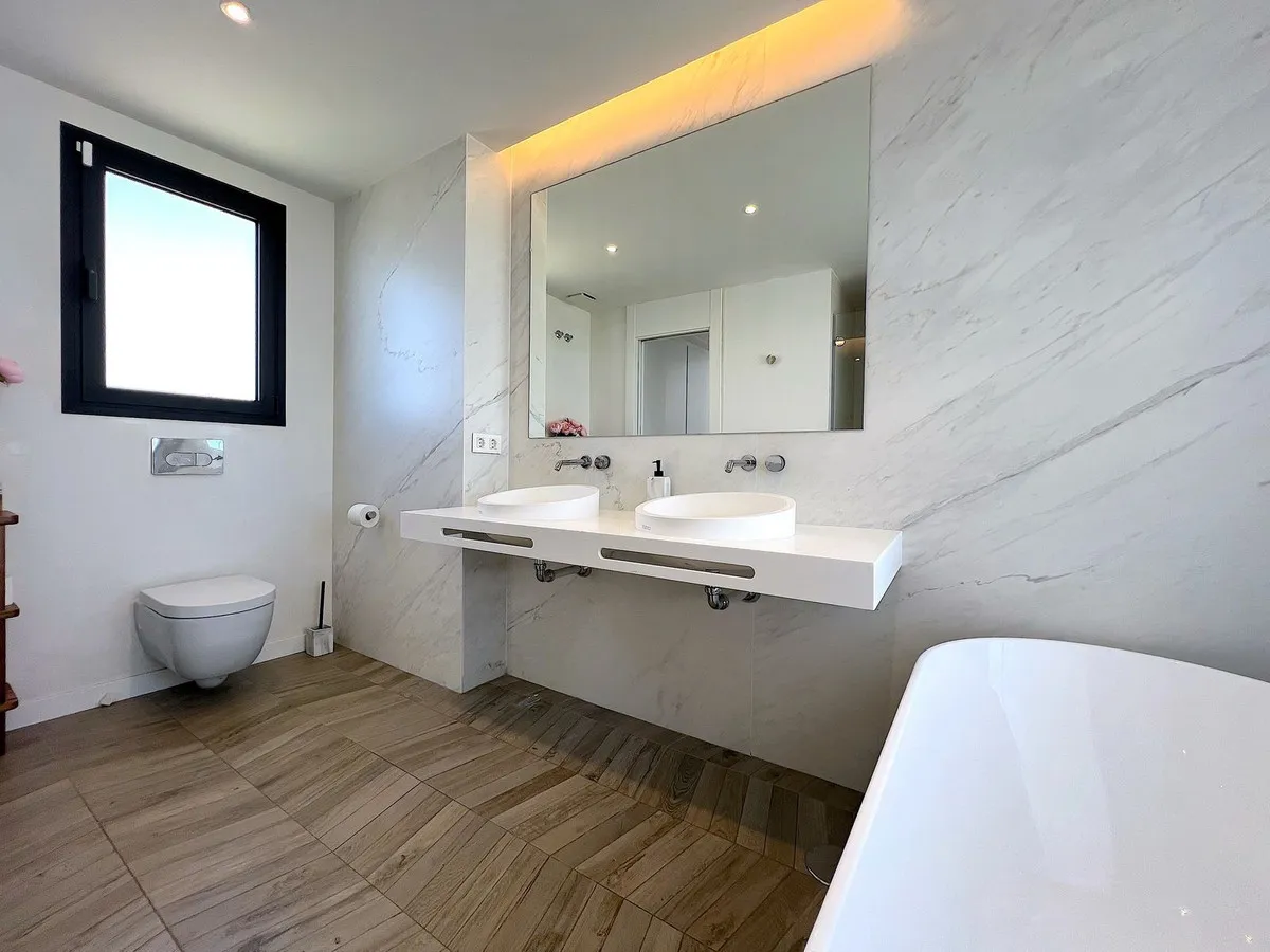 49a9a4f6-118f-4707-a1db-43554c96fed7