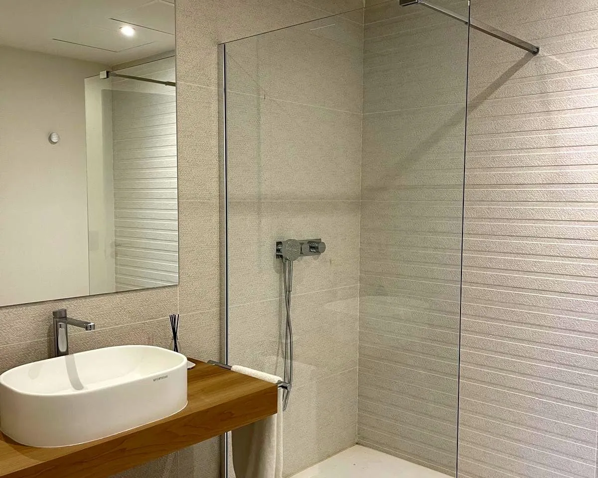 e18251b7-bd69-45cc-8aa7-fa9ad65ea4a2