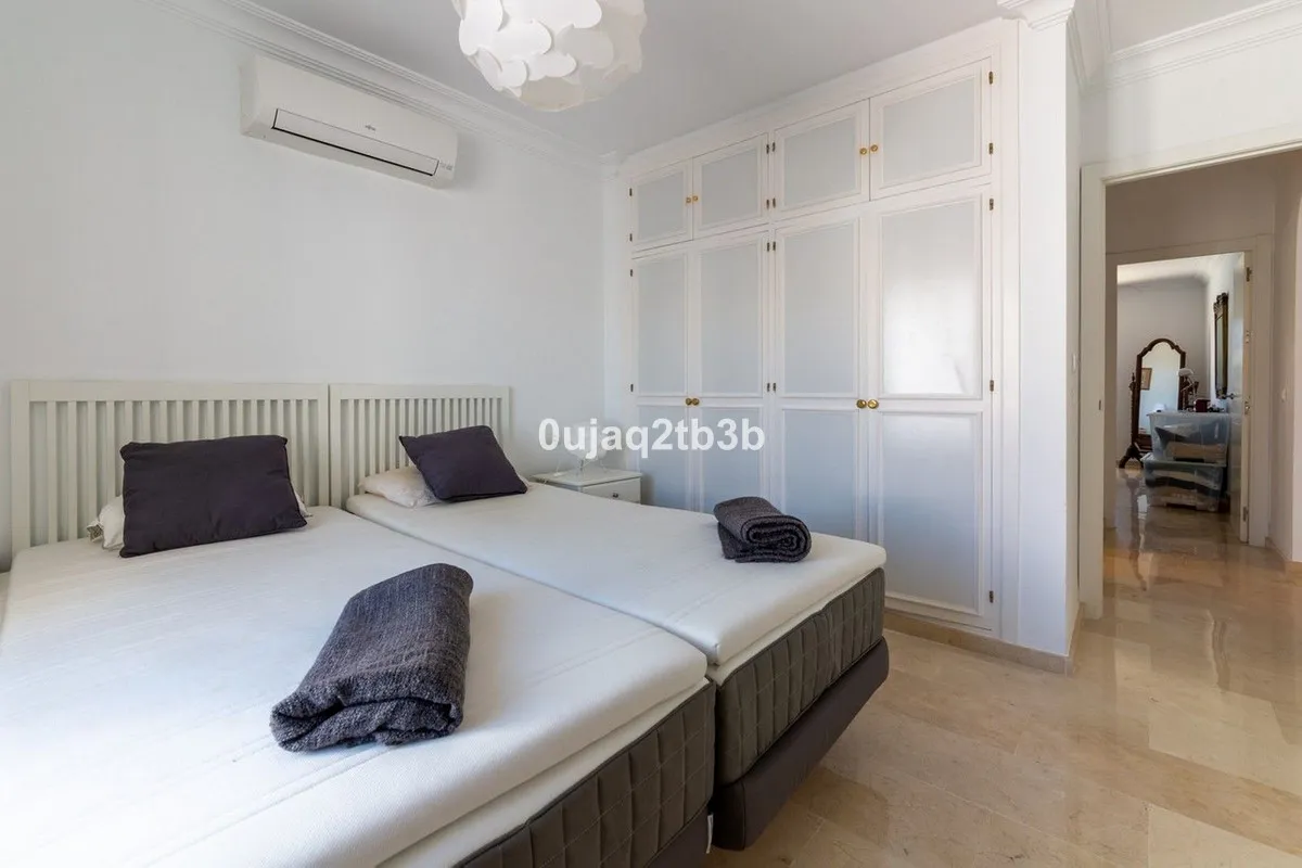 25f8261d-e6b4-429b-8879-7fcdbb3f78fa