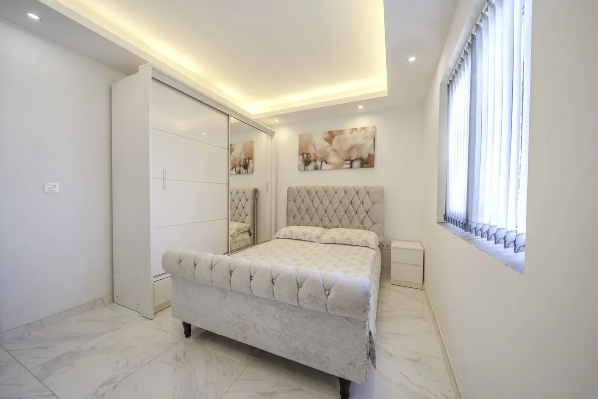 6f04956b-6353-48f5-bb56-fee8c14d1401