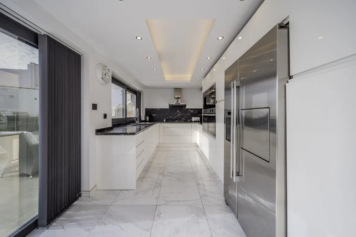 9e70b15c-9f3c-4849-af8e-d51a142b74ec