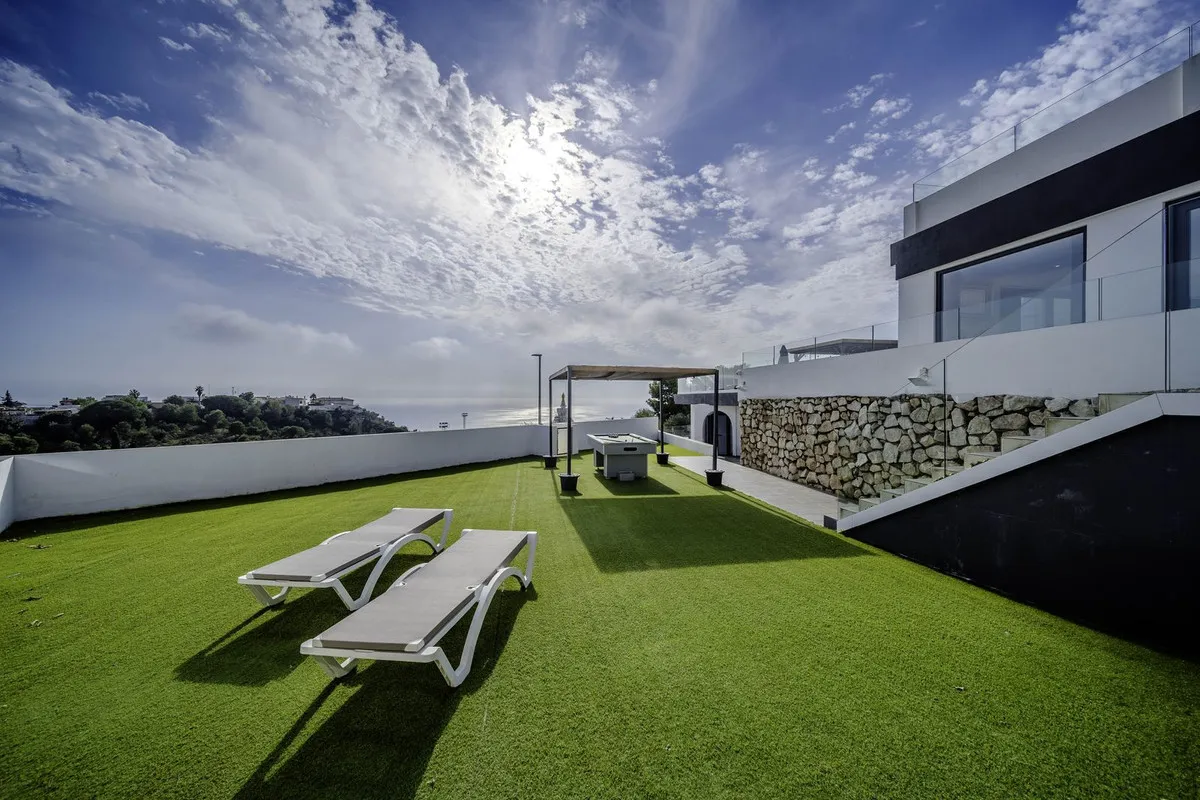 c61957fd-d44e-4c82-a296-e3014cf26835