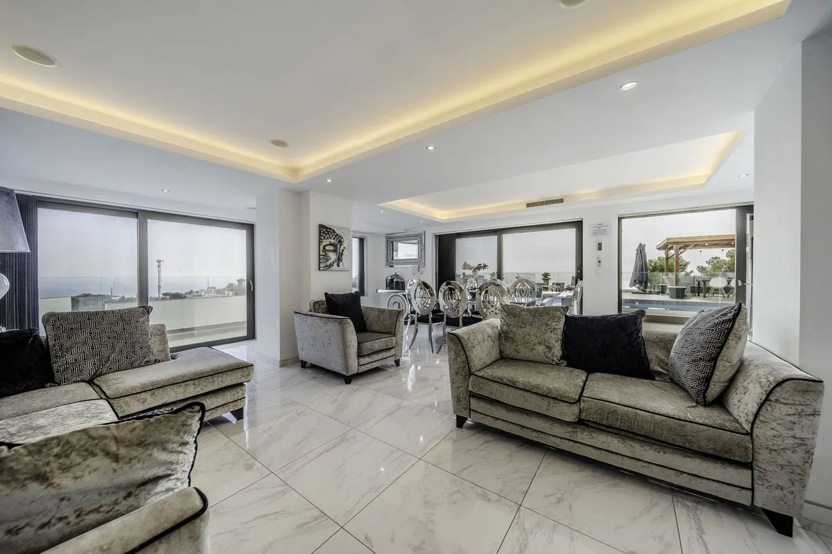 c8dd344e-1e0b-410f-8f65-c951a043f866