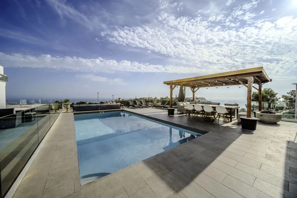 ce0ce286-30d0-4e76-877d-a15cbf3fa4d3