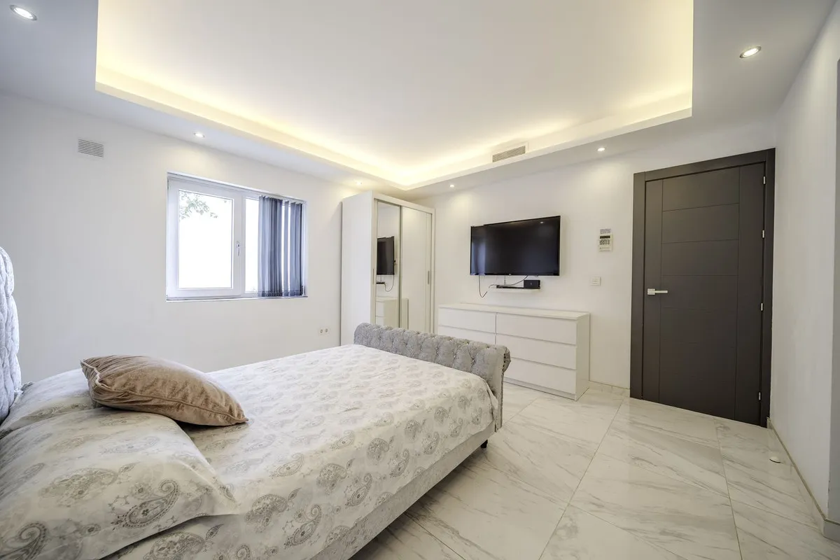 dec8fee9-d2c4-4c55-9353-bfb7e5042b25