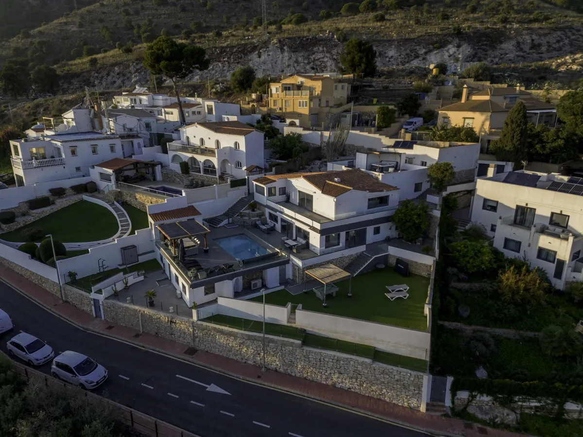 e2801df2-91fc-4997-9881-eb063bf1befd