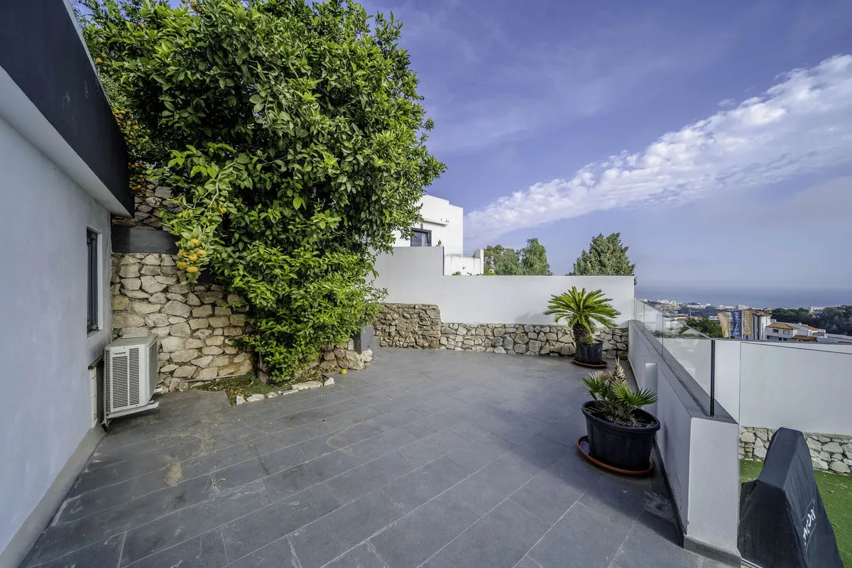 f9879e2b-83f1-4100-9292-d771a6220f9b