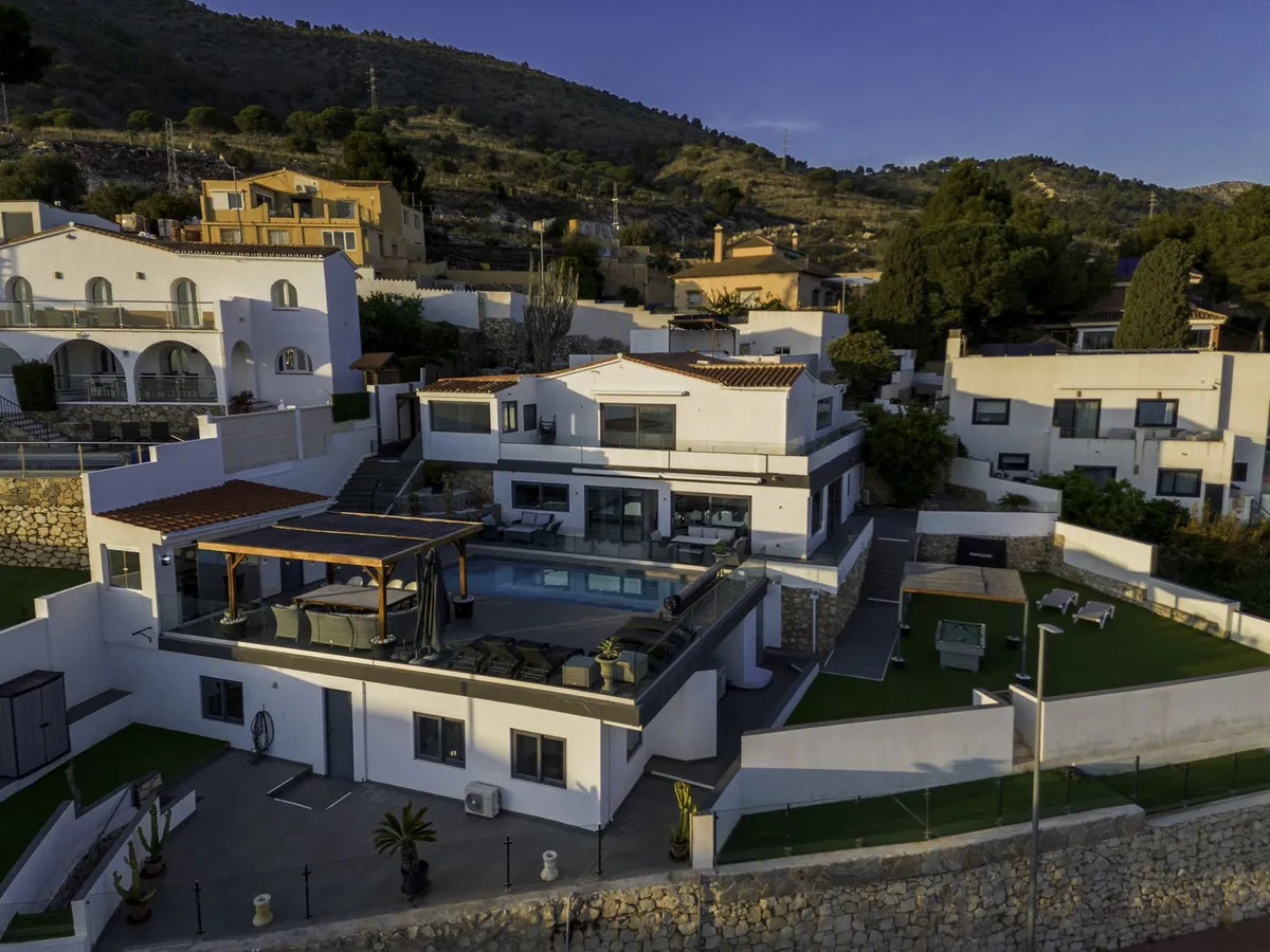 fb2eff5a-1ea3-42c1-a598-a90e525089c1