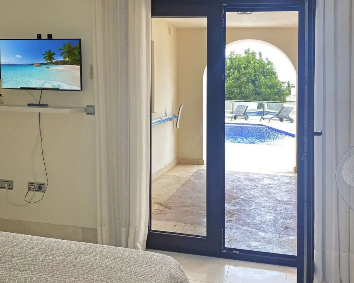 98134850-e526-46f5-b80d-42bed449fd97