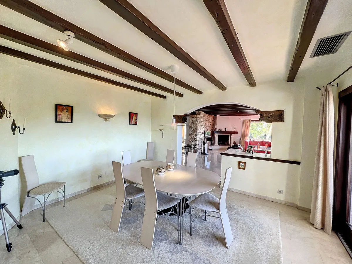 8601dccc-4ba0-4baa-ae61-af5d5ca2915a