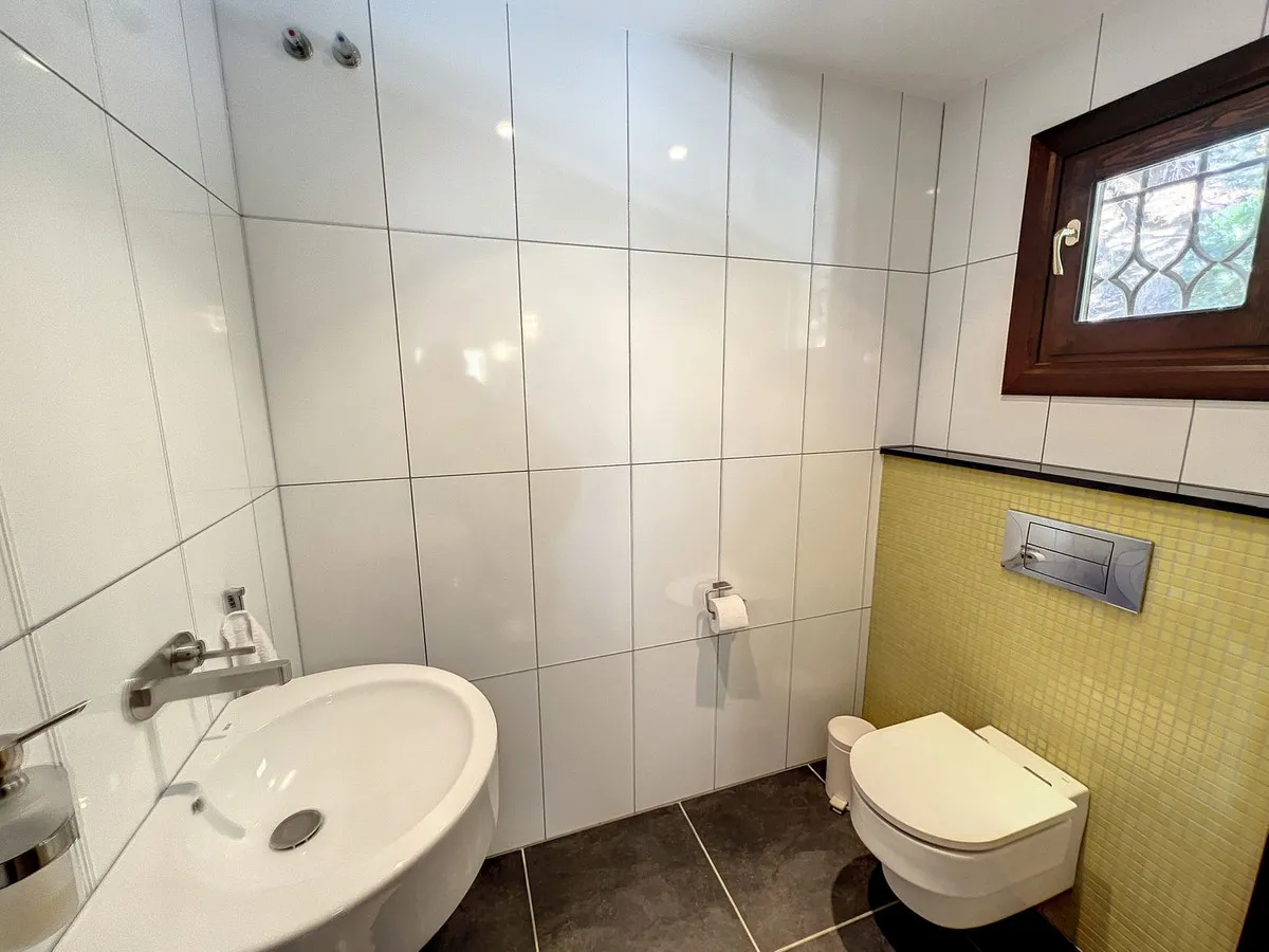 b5166d1b-fda2-4eee-bf7a-8b9e17b05393