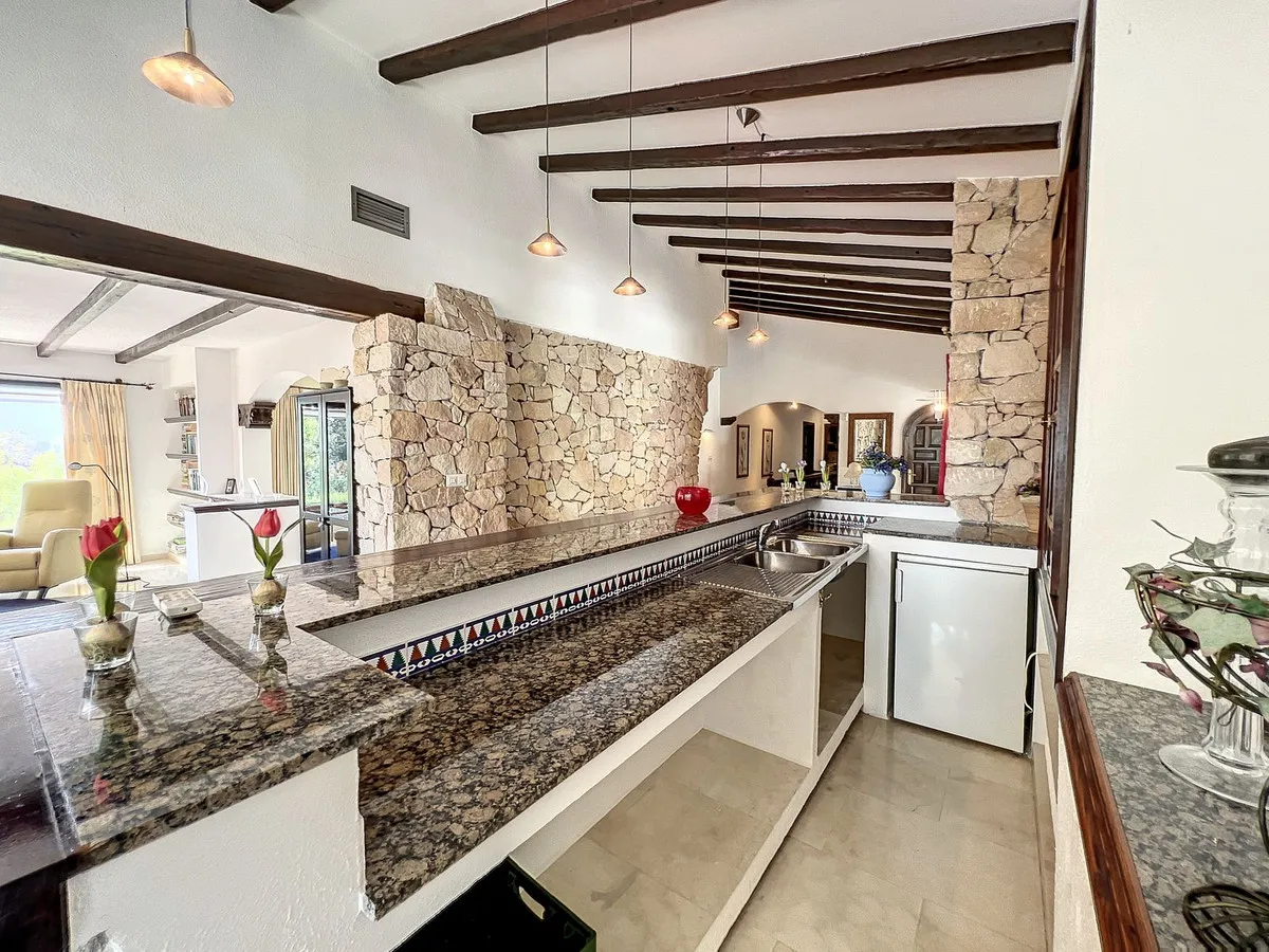 c0e1370f-ae9b-410f-937b-aefa76c2e6d9