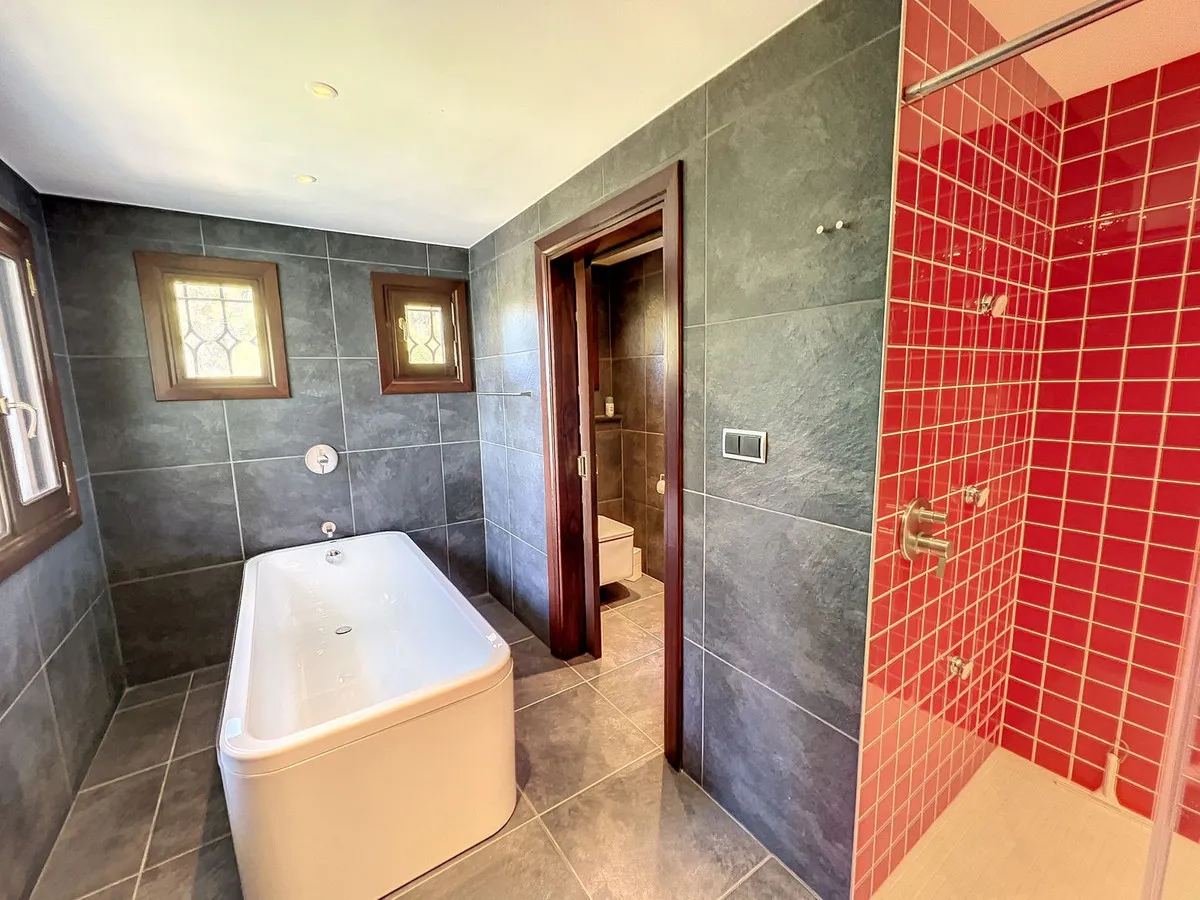 ef2d6498-3e67-4933-9f8a-487ae483bcc0