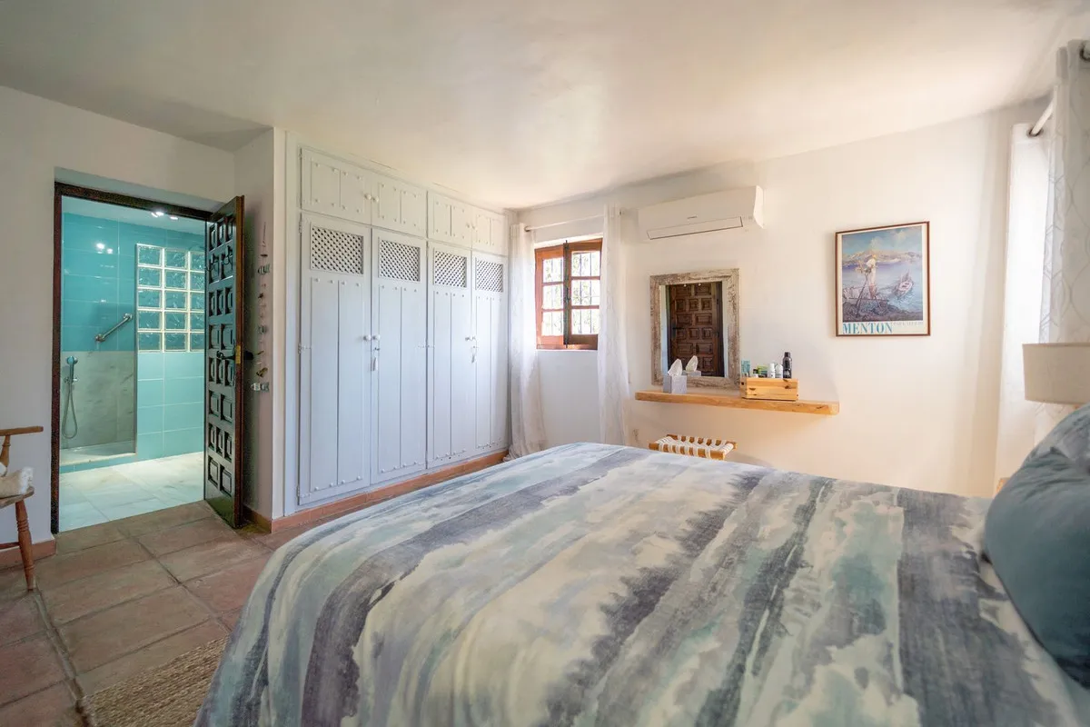 08126e49-4831-43e3-8c14-26ebe01c9f26