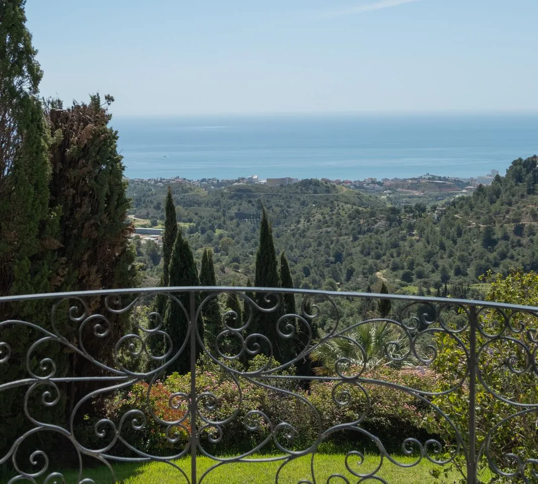 27324265-ad37-4365-af1b-1d0424f58438