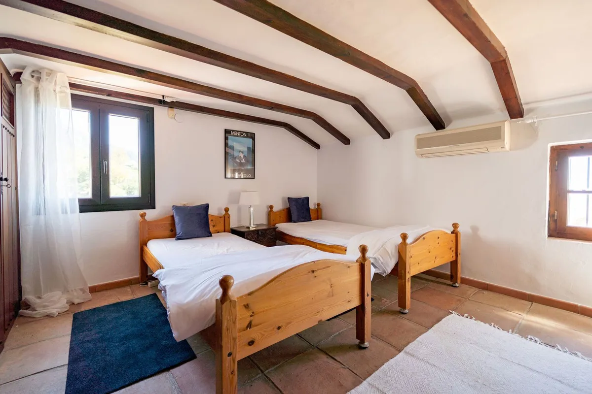 6d738e9a-bfa9-4de0-b8c3-56d1ba998e37